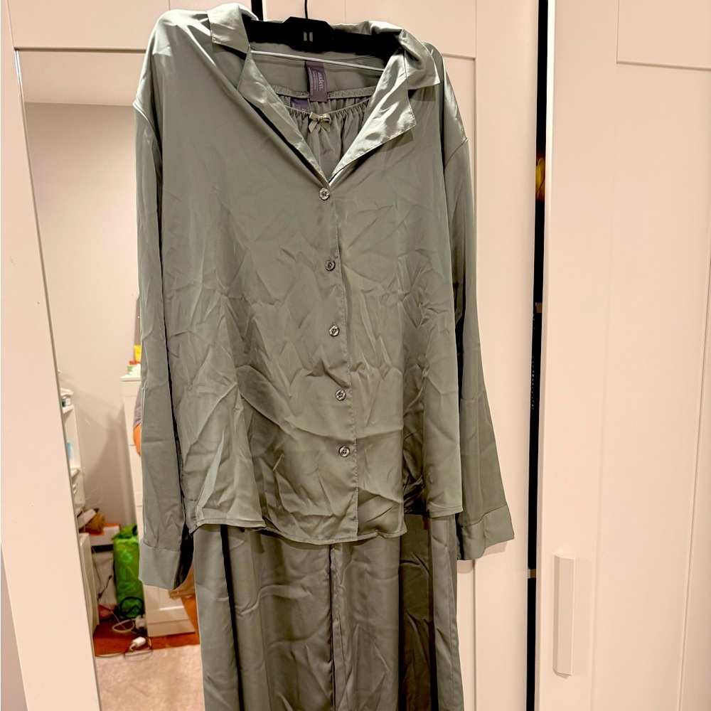 Silk style pajamas
